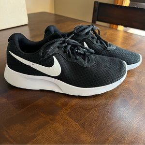 Nike Black Women's Shoes Sz 8, comfy, EUC